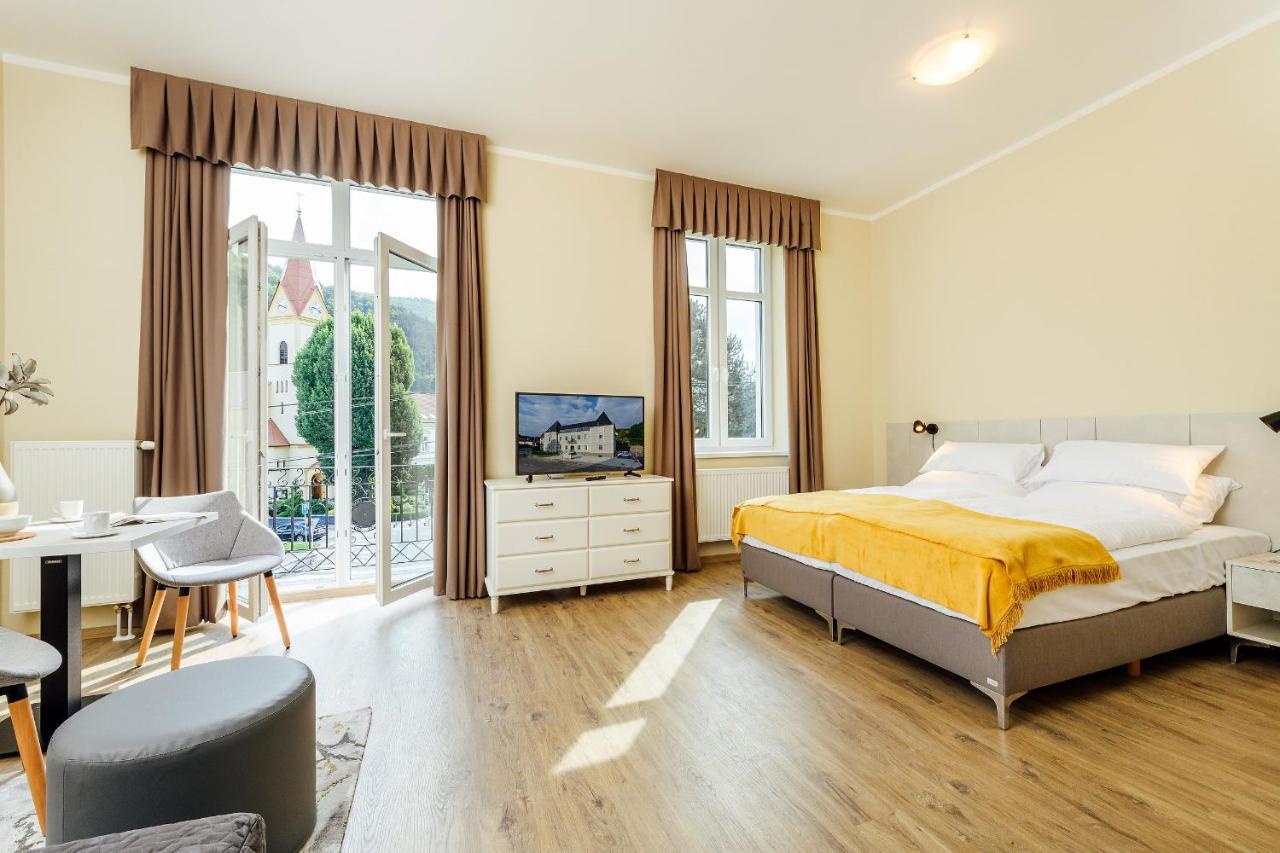Apartmanovy Dom Grand - Contactless Check In トレンチアンスケ・テプリツェ エクステリア 写真