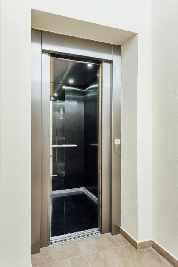 Apartmanovy Dom Grand - Contactless Check In トレンチアンスケ・テプリツェ エクステリア 写真